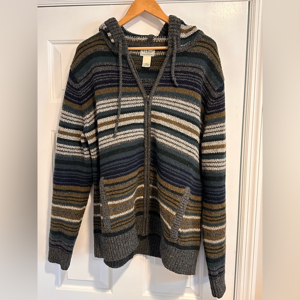 L.L. Bean Hooded zip front lambs wools sweater. EUC